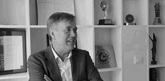 Francesc Escribano: Descalzo sobre la tierra roja Francesc Escribano: Descalzo sobre la tierra roja