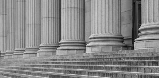 Tribunales ante el Tribunal (De la razón democrática) Sobre el derecho y la justicia, a la vista del poder judicial en España Tribunal